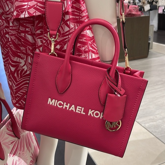 MICHAEL KORS
Mirella Small Pebbled Leather Crossbody Bag Tote 
Electric Pink
NWT - Picture 6 of 16